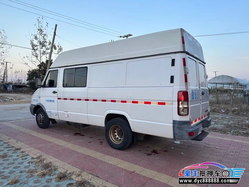 16年依维柯得意轿车抵押车出售