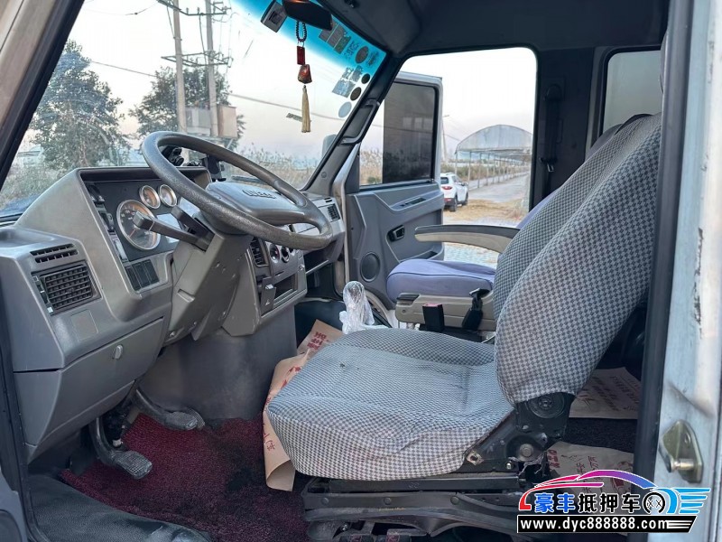 16年依维柯得意轿车抵押车出售