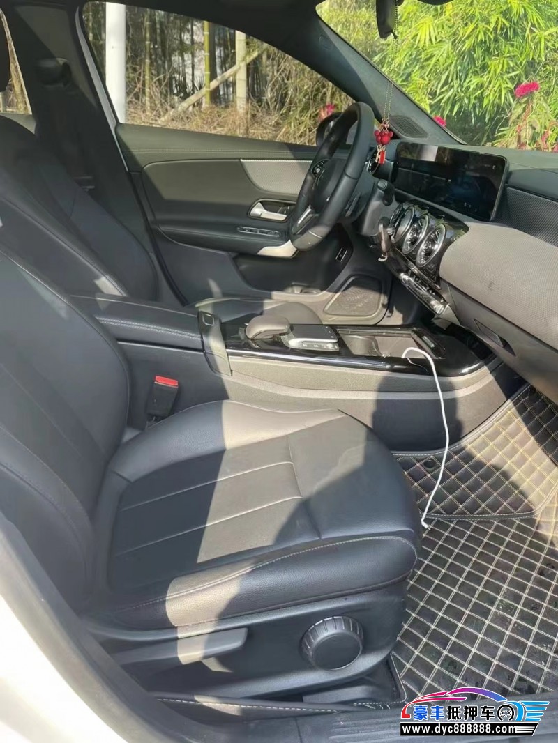 23年奔驰A轿车抵押车出售