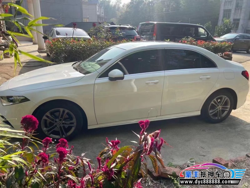 23年奔驰A轿车抵押车出售