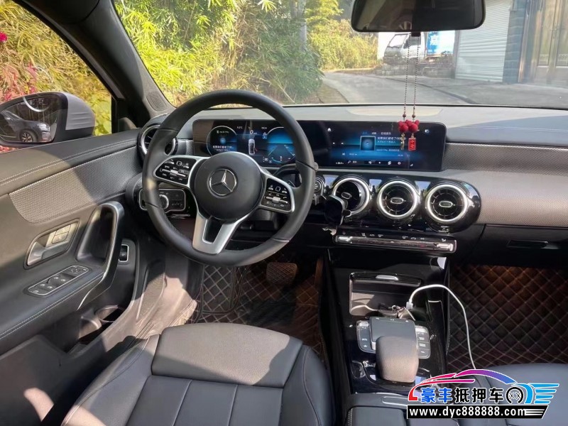 23年奔驰A轿车抵押车出售