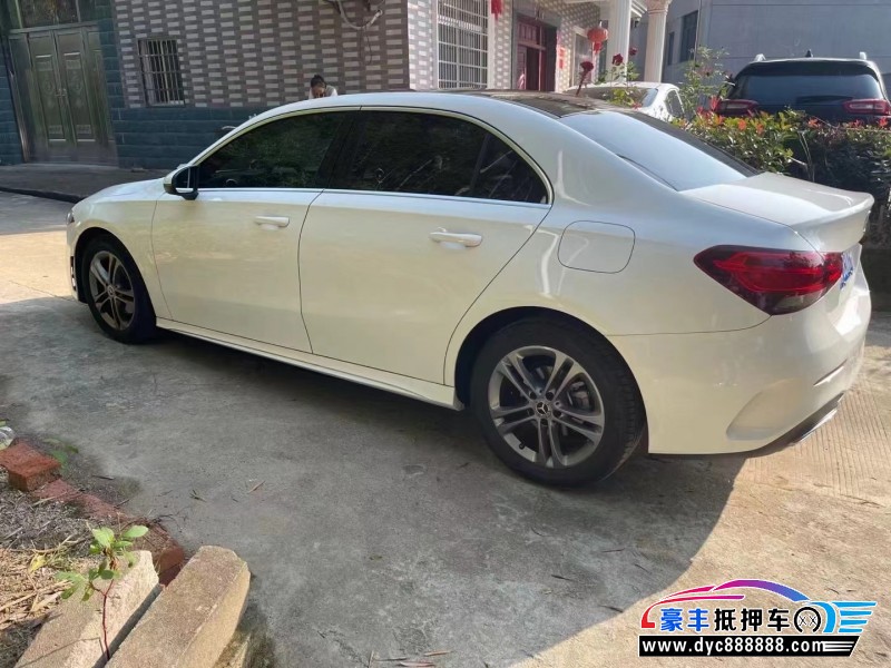 23年奔驰A轿车抵押车出售