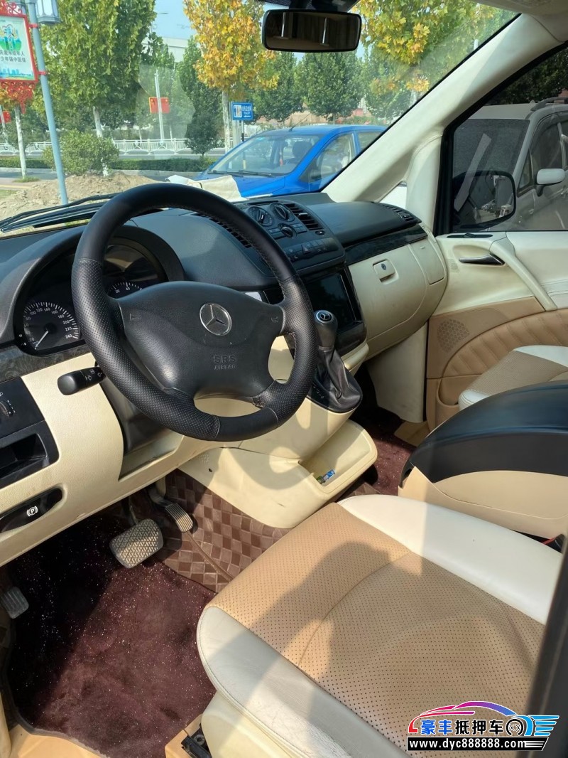 14年奔驰威霆轿车抵押车出售