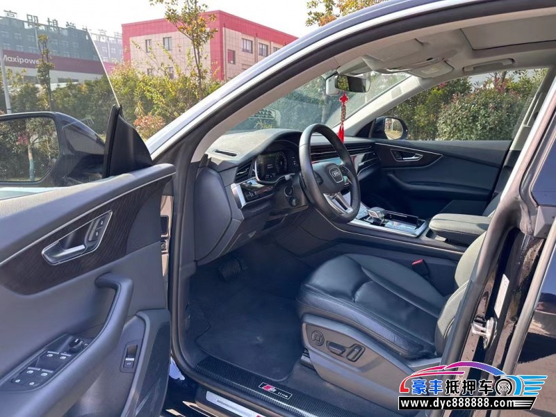 21年奥迪Q8轿车抵押车出售