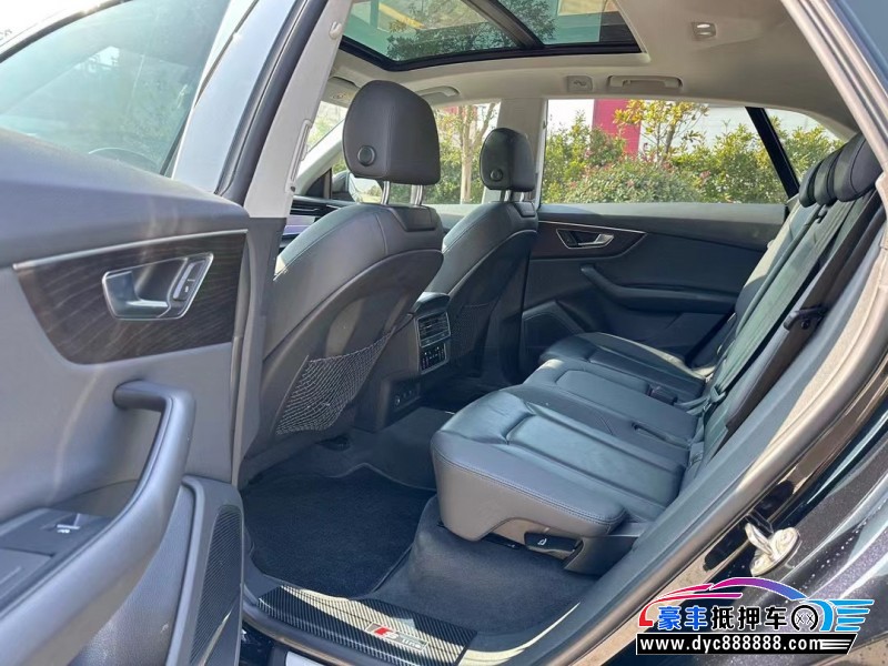 21年奥迪Q8轿车抵押车出售