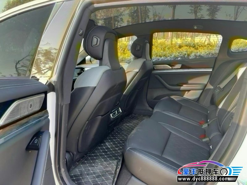 23年哪吒S轿车抵押车出售