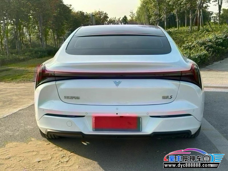 23年哪吒S轿车抵押车出售