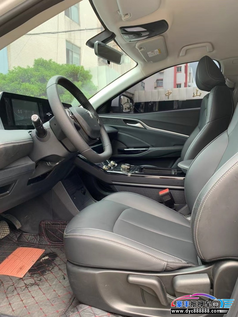 23年哪吒USUV抵押车出售