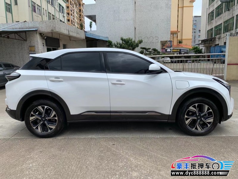 23年哪吒USUV抵押车出售