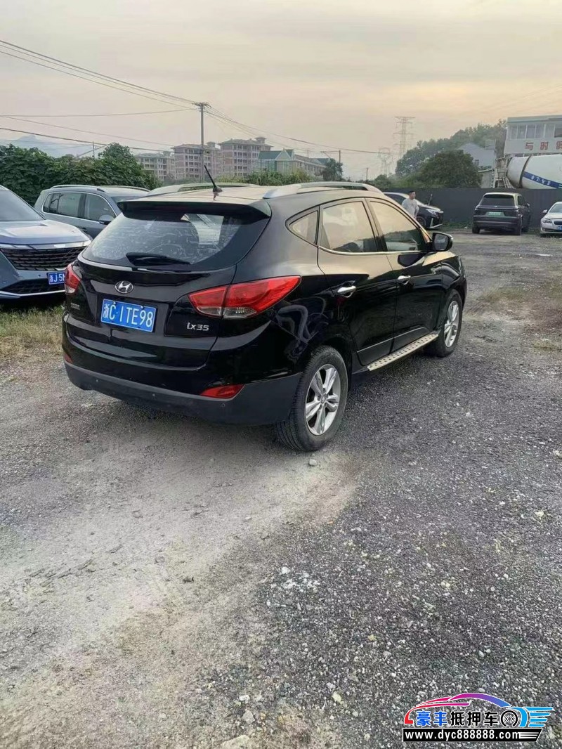 13年现代ix35轿车抵押车出售