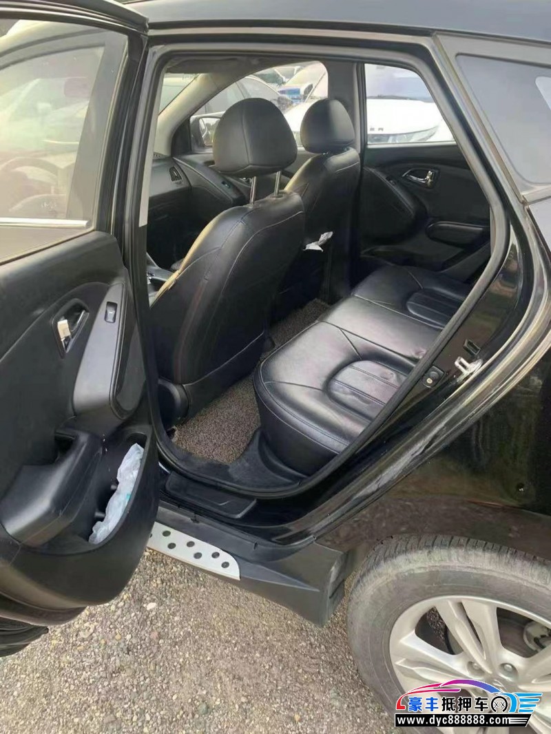 13年现代ix35轿车抵押车出售