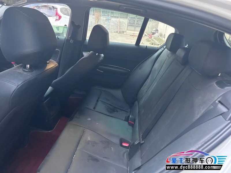 14年宝马1系轿车抵押车出售