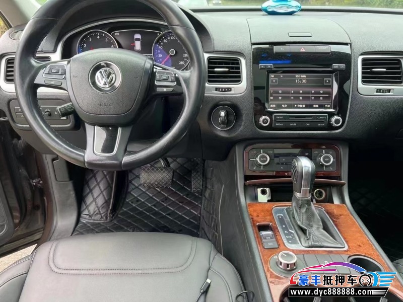 13年大众途锐轿车抵押车出售