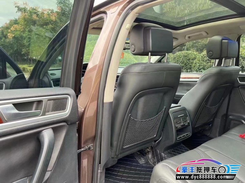 13年大众途锐轿车抵押车出售