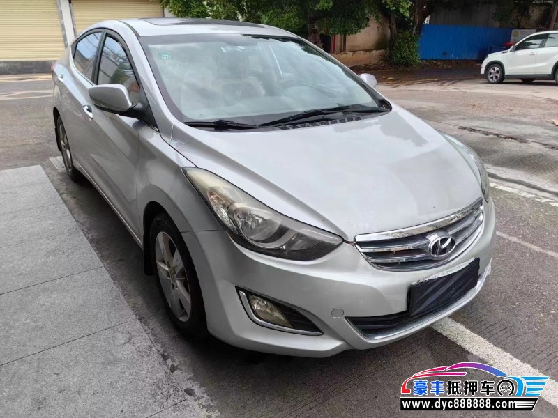 13年现代朗动轿车抵押车出售