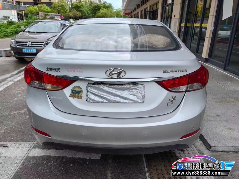 13年现代朗动轿车抵押车出售