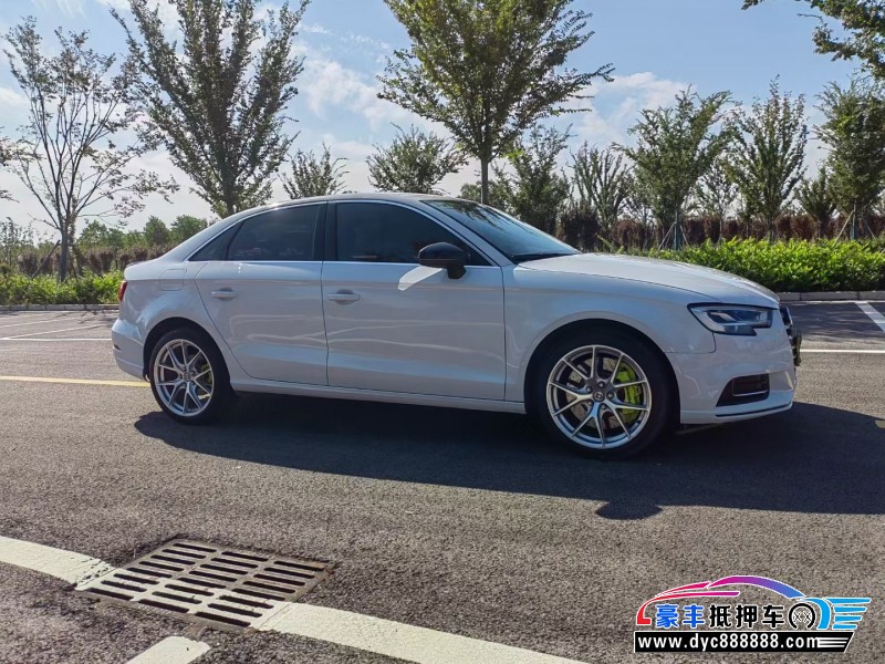 17年奥迪A3轿车抵押车出售