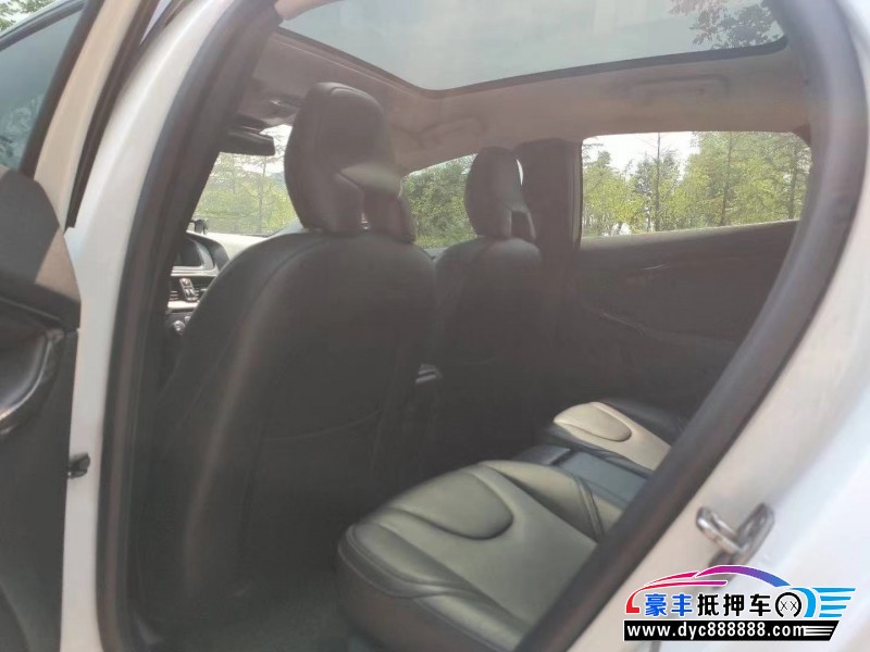 19年沃尔沃V40轿车抵押车出售