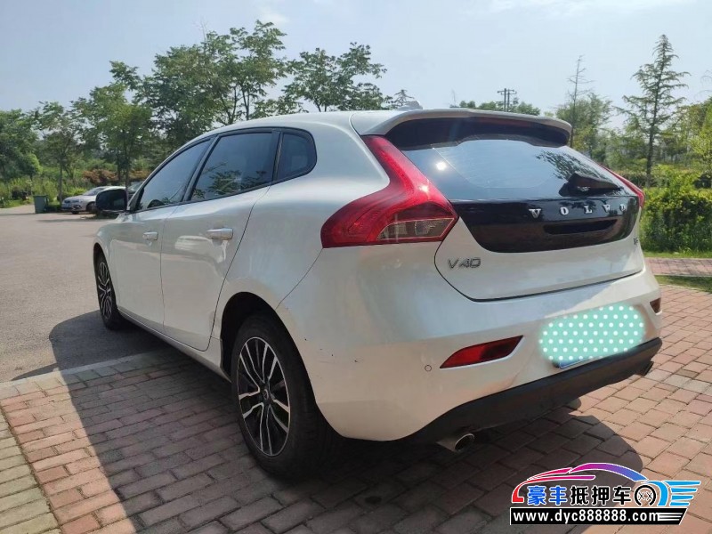 19年沃尔沃V40轿车抵押车出售