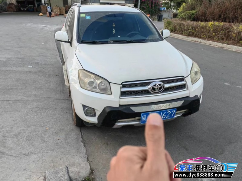 12年丰田RAV4轿车抵押车出售