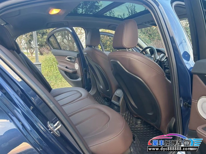 21年宝马1系轿车抵押车出售