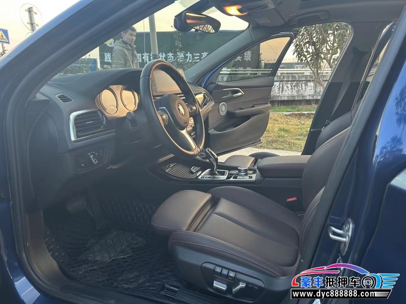 21年宝马1系轿车抵押车出售