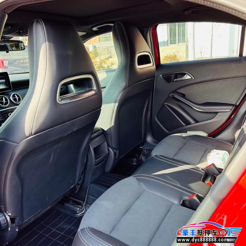 17年奔驰A轿车抵押车出售