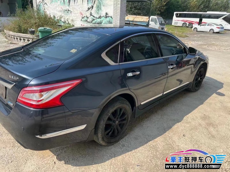 13年日产天籁轿车抵押车出售