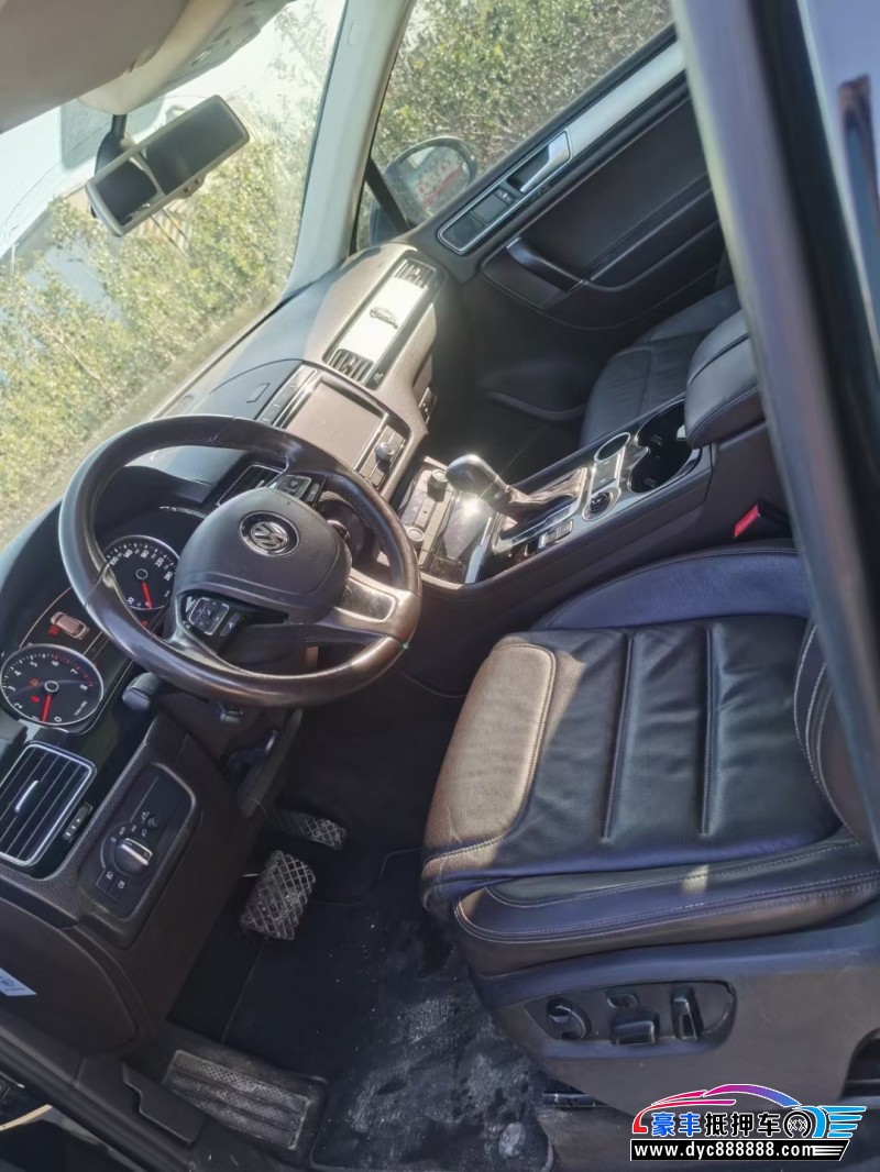 16年大众途锐轿车抵押车出售