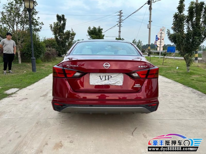 19年日产天籁轿车抵押车出售