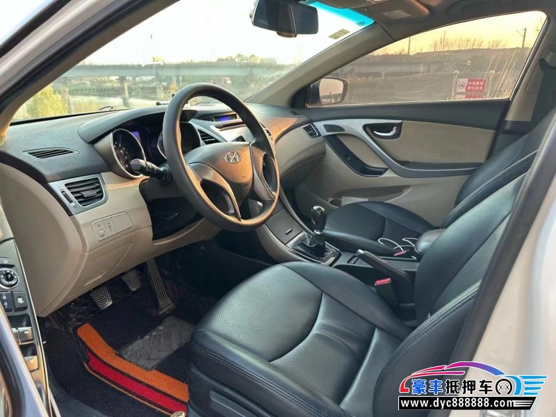 15年现代朗动轿车抵押车出售