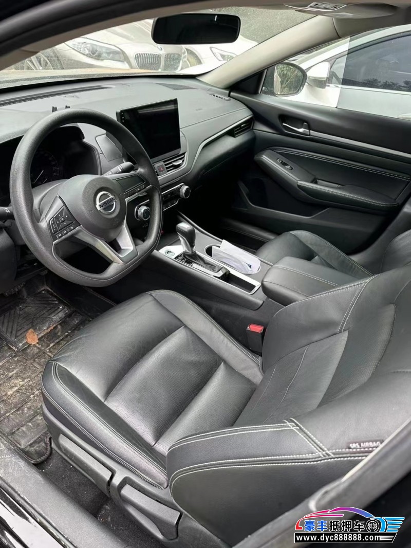 22年日产天籁轿车抵押车出售