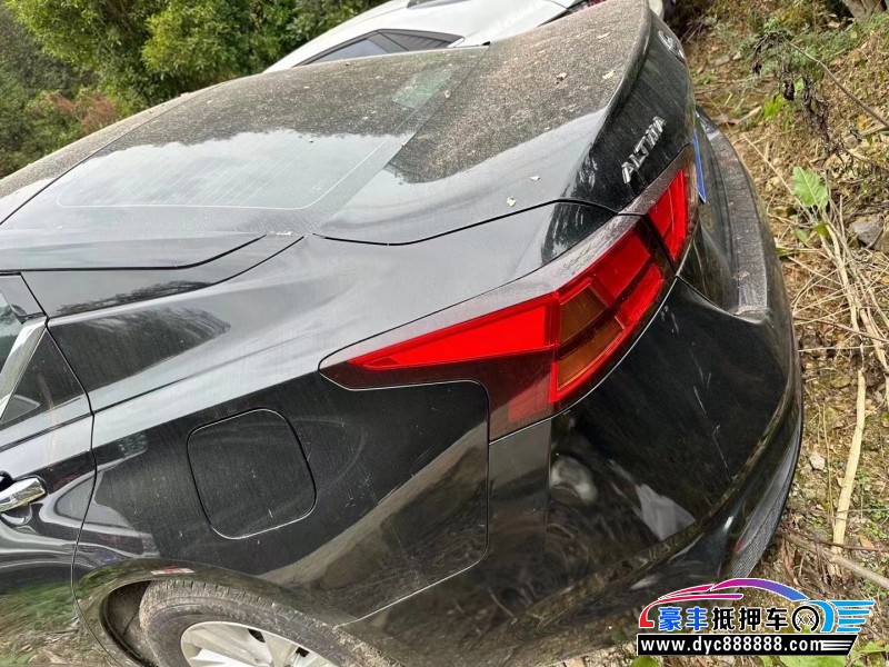 22年日产天籁轿车抵押车出售