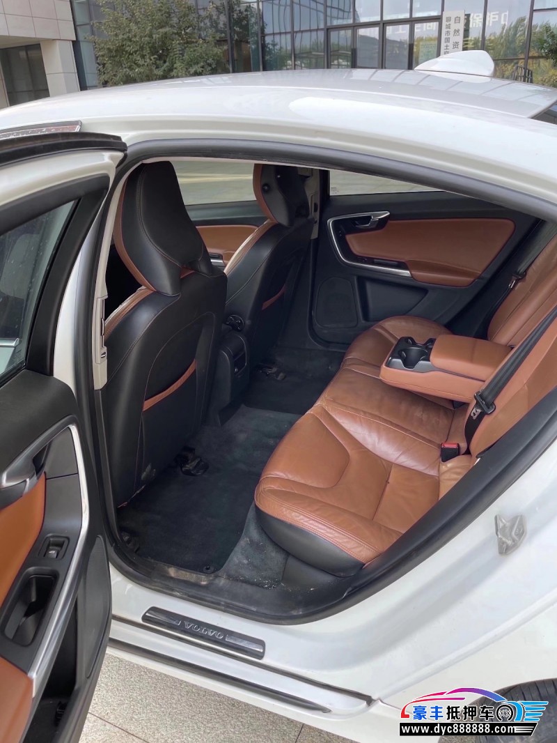 14年沃尔沃S60轿车抵押车出售