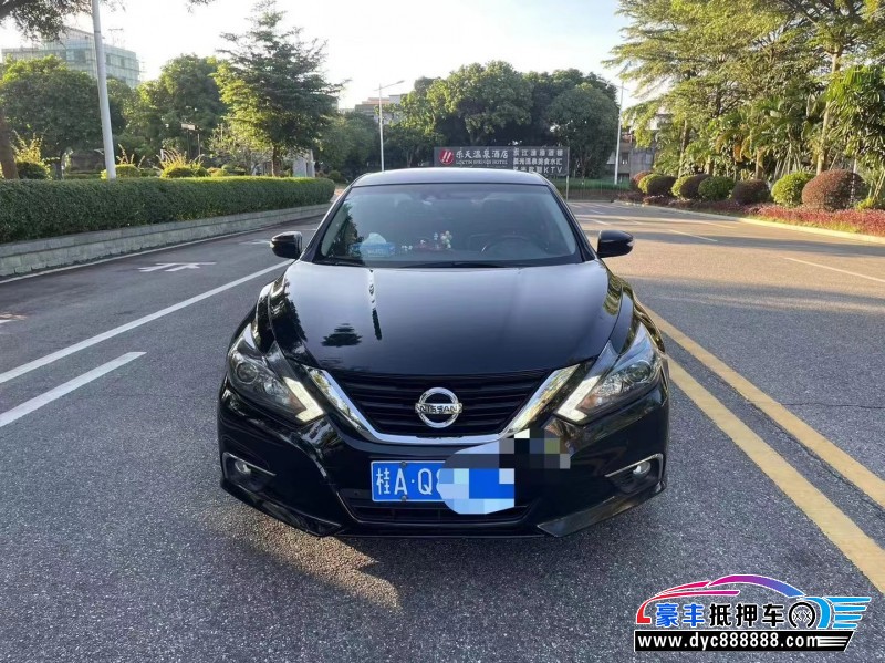 17年日产天籁轿车抵押车出售
