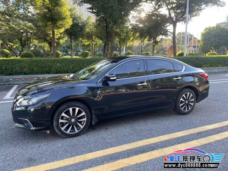 17年日产天籁轿车抵押车出售