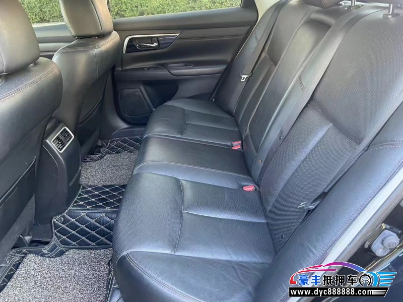 17年日产天籁轿车抵押车出售