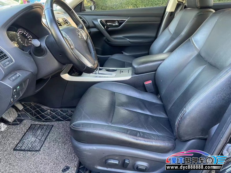 17年日产天籁轿车抵押车出售