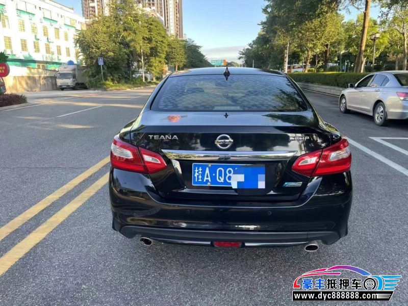 17年日产天籁轿车抵押车出售