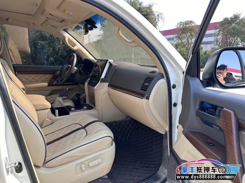 18年丰田兰德酷路泽轿车抵押车出售