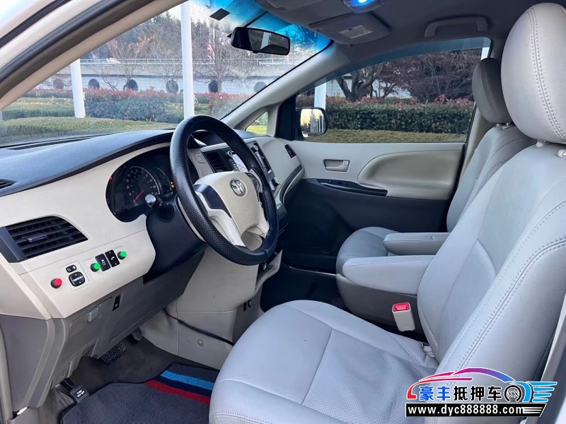 13年丰田塞纳MPV抵押车出售