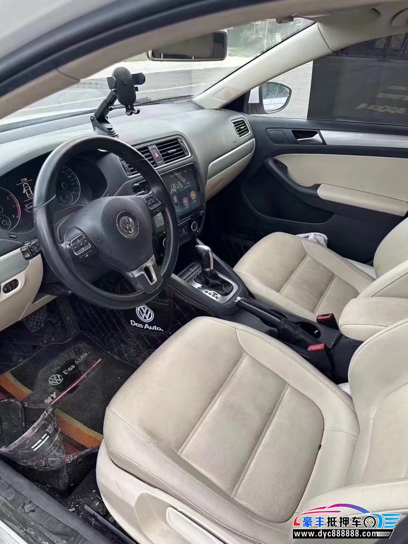 14年大众速腾轿车抵押车出售