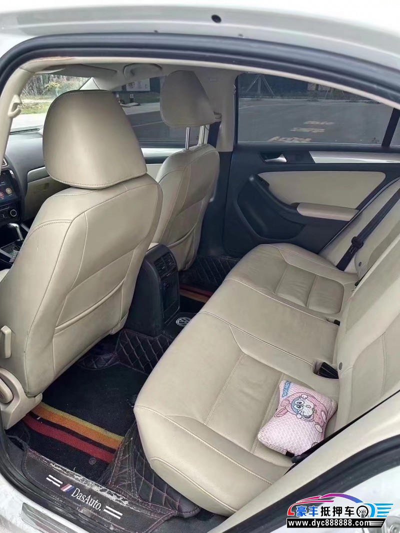 14年大众速腾轿车抵押车出售