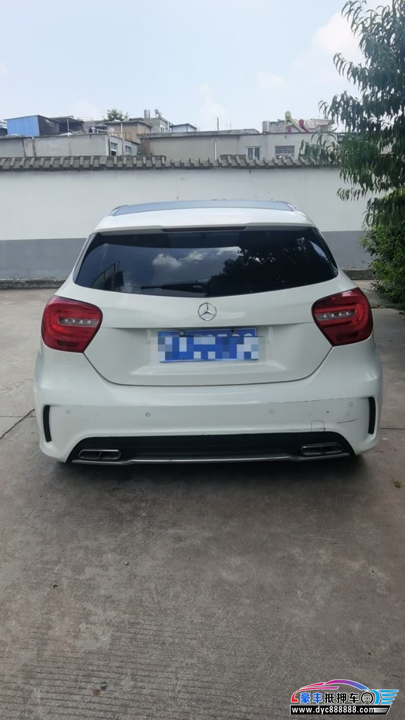 15年奔驰A轿车抵押车出售