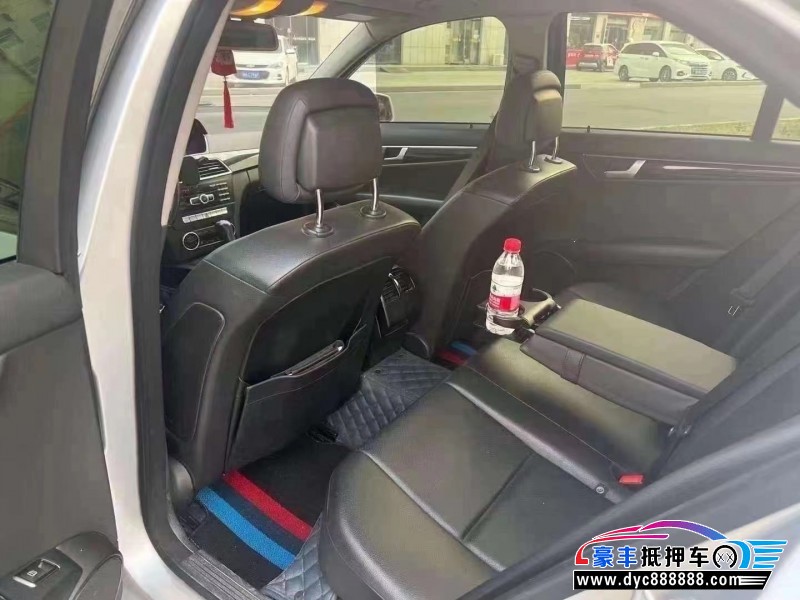 13年奔驰C轿车抵押车出售