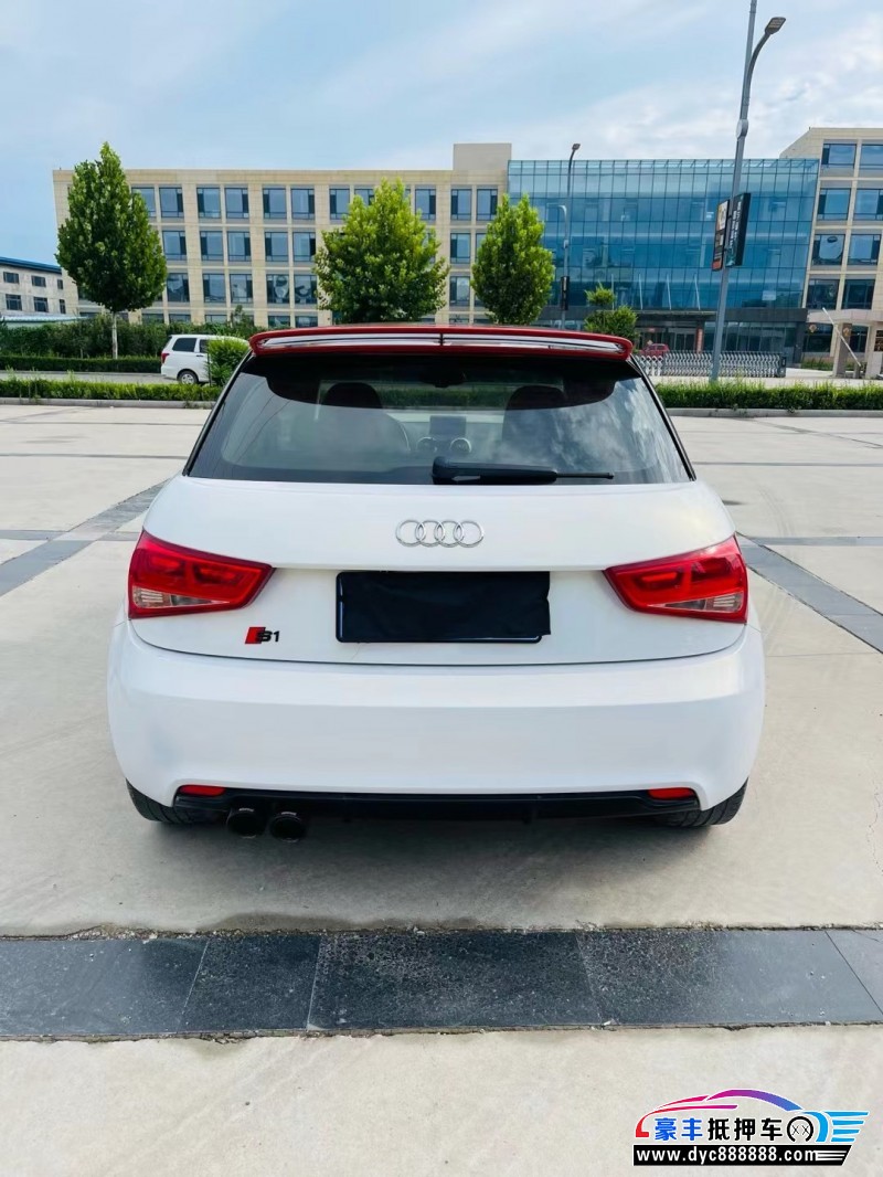 13年奥迪A1轿车抵押车出售