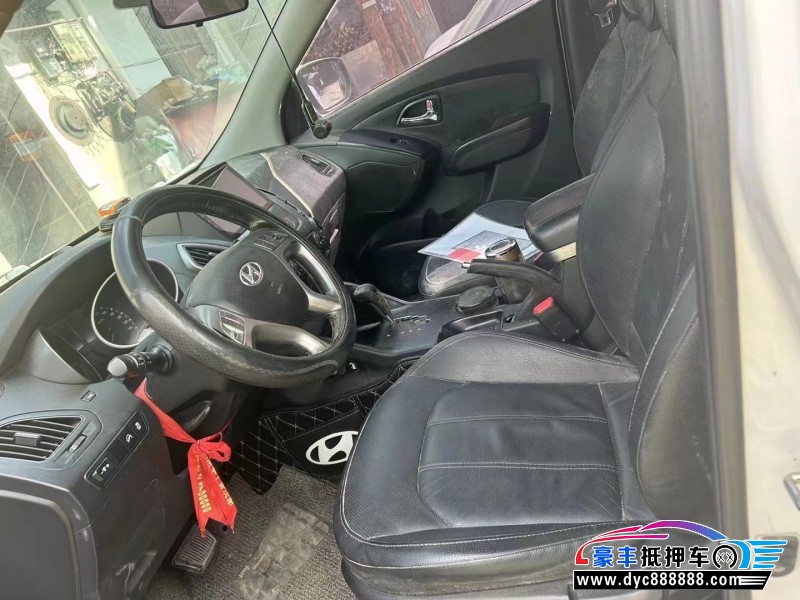 16年现代ix35轿车抵押车出售