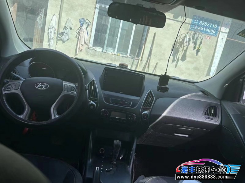 16年现代ix35轿车抵押车出售