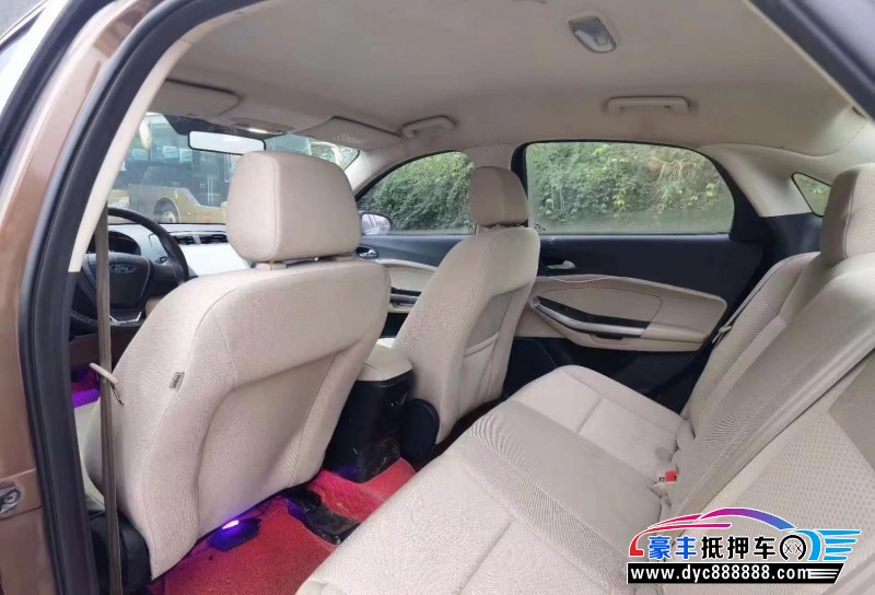 18年福特福睿斯轿车抵押车出售