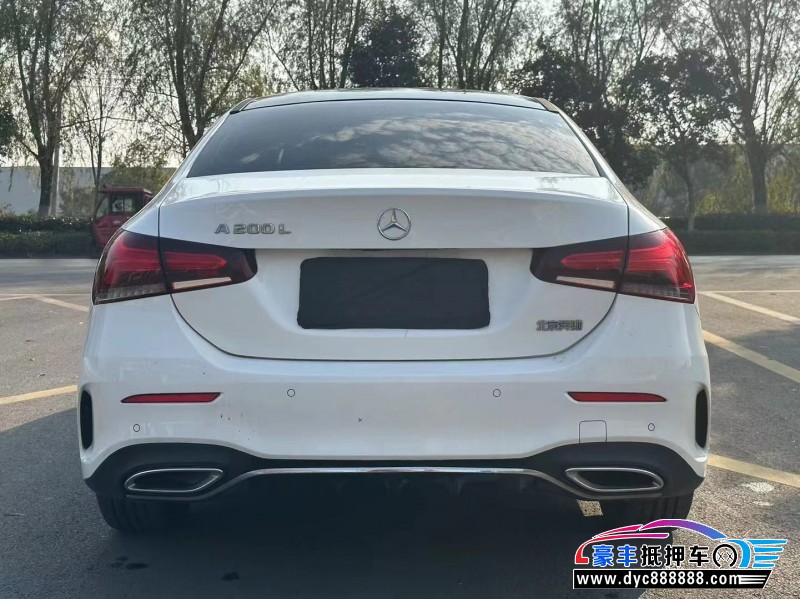 19年奔驰A轿车抵押车出售